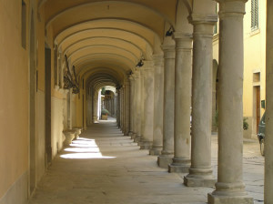 I portici di Poppi, Arezzo. Autore e Copyright Marco Ramerini