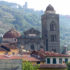 Il Duomo barocco di Pescia, alto sullo sfondo il borgo di Uzzano. Autore e Copyright Marco Ramerini