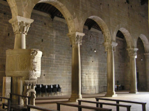 L'interno della Pieve di Gropina, Loro Ciuffenna, Arezzo. Autore e Copyright Marco Ramerini..