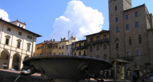 Piazza Grande, Arezzo. Auteur et Copyright Marco Ramerini..