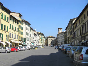 Piazza Mazzini, Pescia, Pistoia. Autore e Copyright Marco Ramerini