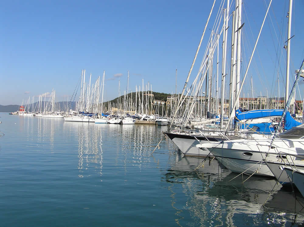 Bateaux dans le port de Punta Ala, Castiglione della Pescaia. Auteur et copyright Marco Ramerini