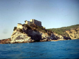 Castello delle Rocchette visto dal mare, Castiglione della Pescaia. Author and Copyright Marco Ramerini
