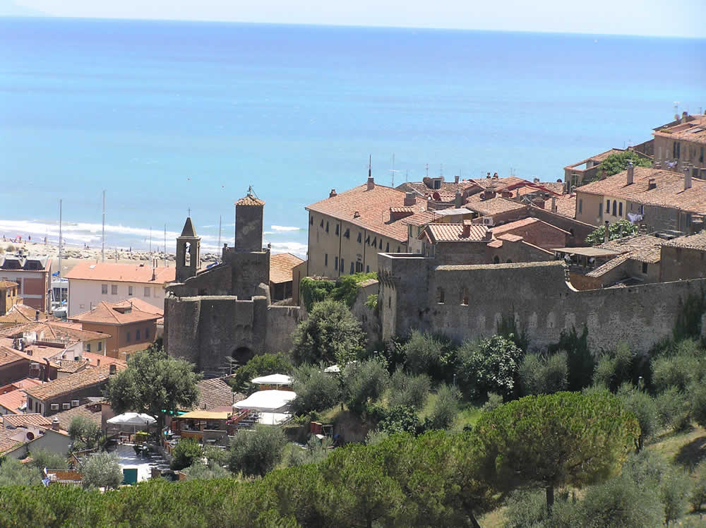 Il borgo medievale di Castiglione della Pescaia. Author and Copyright Marco Ramerini