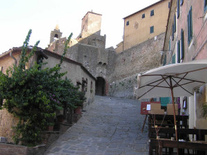 La Porta Urbica, costruita nel 1608. Castiglione della Pescaia. Author and Copyright Marco Ramerini