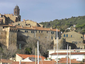 Le mura di Castiglione della Pescaia. Author and Copyright Marco Ramerini