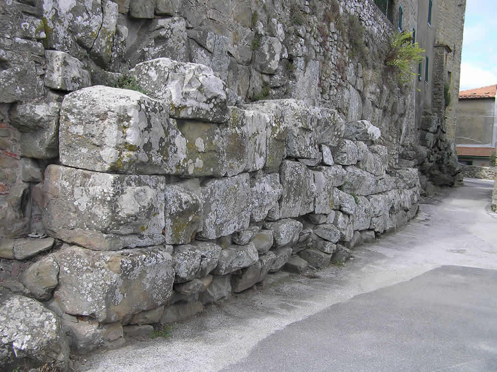 Etruscan walls, Vetulonia. Author and Copyright Marco Ramerini