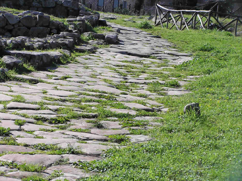 Calzada romana, Vetulonia. Autor y Copyright Marco Ramerini