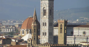 Le campanile de Giotto à partir de Piazzale Michelangelo, Florence. Author and Copyright Marco Ramerini