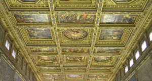 El techo del Salón de los Quinientos del Palazzo Vecchio, Florencia, Italia. Autor y Copyright Marco Ramerini