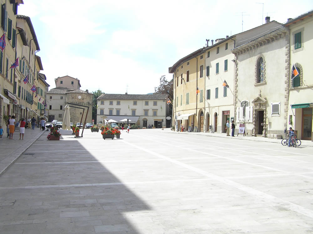 La piazza principale di Cetona, Siena. Author and Copyright Marco Ramerini