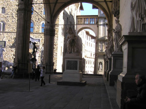 L'interno della Loggia della Signoria o Loggia dei Lanzi. Piazza della Signoria, Firenze, Italia. Author and Copyright Marco Ramerini