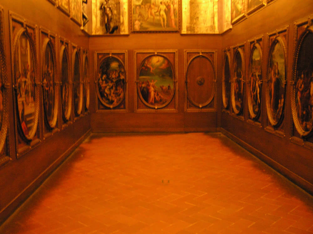 El Estudio de Francesco I, Salón de los Quinientos, Palazzo Vecchio, Florencia. Autor y Copyright Marco Ramerini