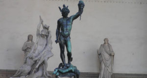 Perseo di Benvenuto Cellini. Loggia della Signoria o Loggia dei Lanzi, Piazza della Signoria, Firenze, Italia. Author and Copyright Marco Ramerini,,