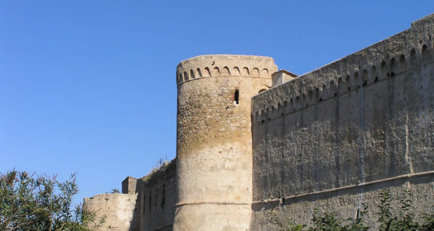 Tratto delle Mura a sinistra della Porta Nuova, Magliano in Toscana, Grosseto. Author and Copyright Marco Ramerini