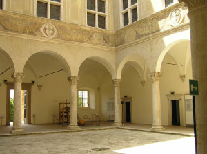 Cortile del Palazzo Piccolomini, Pienza, Val d'Orcia, Siena. Author and Copyright Marco Ramerini