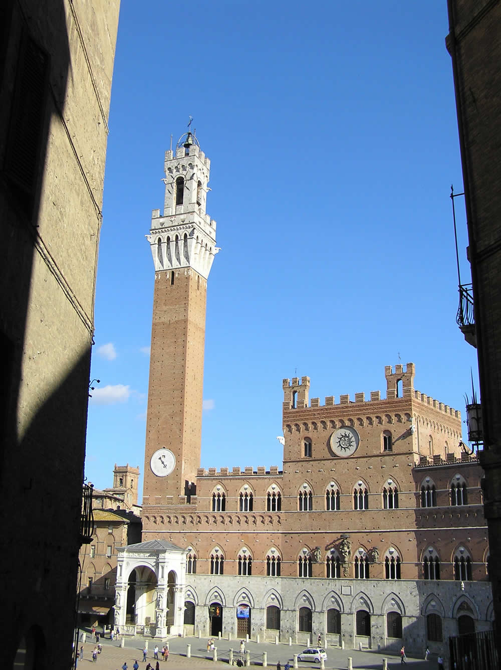 Piazza del Campo. La Torre del Mangia et le Palazzo Comunale, Sienne. Auteur et Copyright Marco Ramerini