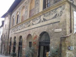 Il Palazzo dei Priori, sede del Museo Civico, Colle Val d'Elsa, Siena. Author and Copyright Marco Ramerini
