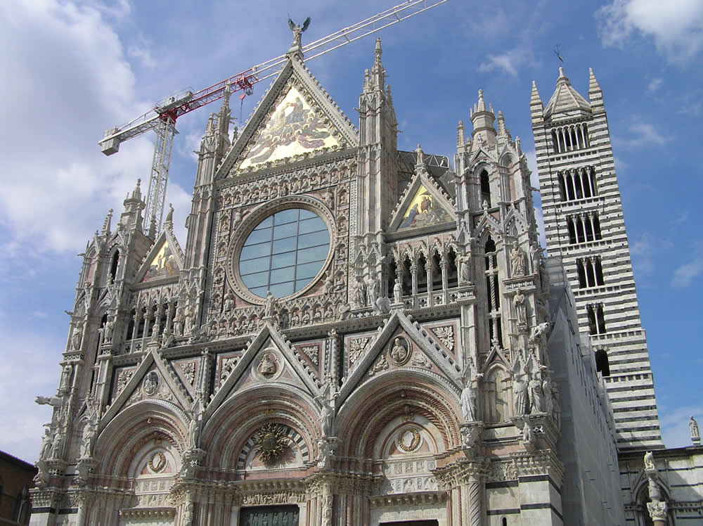 La fachada del Duomo, Siena. Autor y Copyright Marco Ramerini