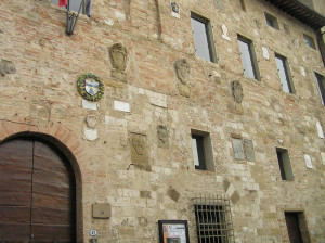 La facciata del Palazzo Pretorio, sede del Museo Archeologico, Colle Val d'Elsa, Siena. Author and Copyright Marco Ramerini