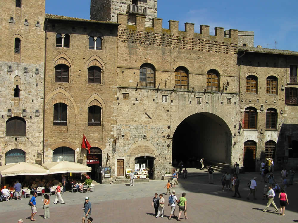 Palazzo del Podestà, Piazza del Duomo, San Gimignano, Siena. Autor und Copyright Marco Ramerini