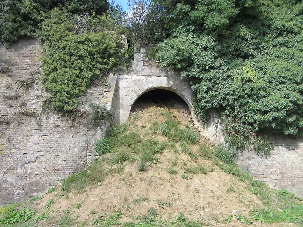 Porta di Calcinaia, Fortezza di Poggio Imperiale, Poggibonsi, Siena. Author and Copyright Marco Ramerini