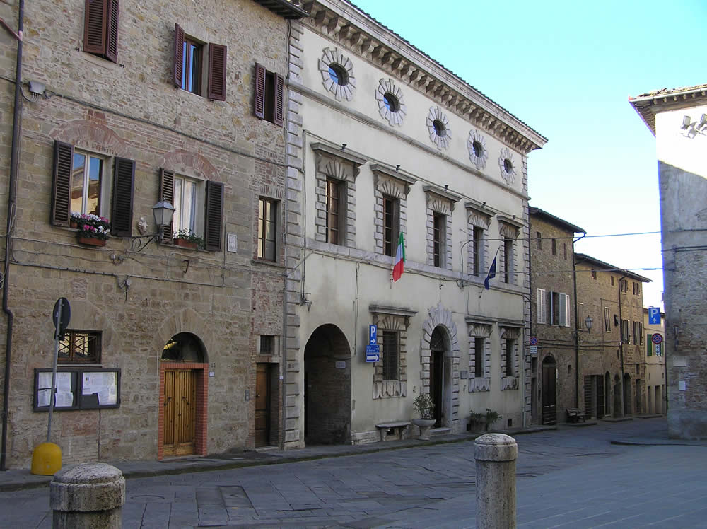 Una via di Radicondoli, Siena. Author and Copyright Marco Ramerini
