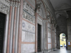 Dettaglio del portico del Duomo, Lucca. Author and Copyright Marco Ramerini