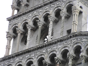 Dettaglio della facciata, Chiesa di San Michele in Foro, Lucca. Author and Copyright Marco Ramerini