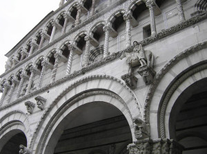 Dettaglio della facciata del Duomo, Lucca. Author and Copyright Marco Ramerini