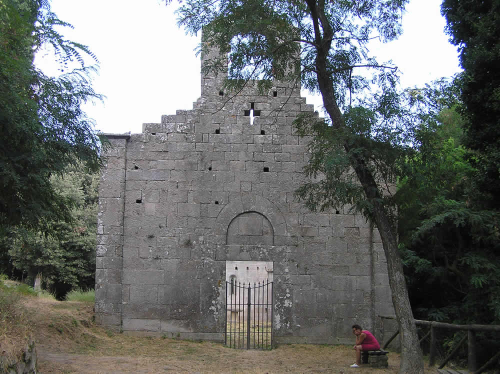 Facciata, Pieve di San Giovanni in Campo, Campo nell'Elba, Isola d'Elba, Livorno. Author and Copyright Marco Ramerini