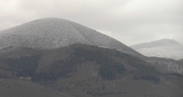 Il Monte Amiata durante una nevicata. Author and Copyright Marco Ramerini