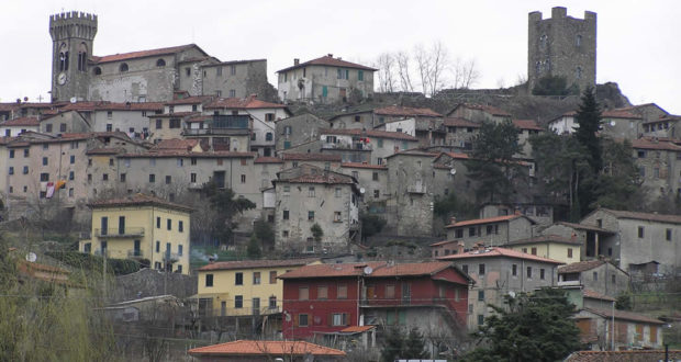 Il borgo di Ghivizzano, Coreglia Antelminelli, Lucca. Author and Copyright Marco Ramerini