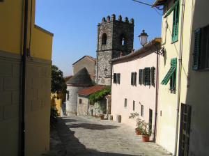 Il campanile della chiesa romanica di San Michele, Serravalle Pistoiese, Pistoia. Author and Copyright Marco Ramerini