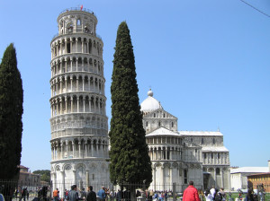 La torre inclinada y ábside de la catedral, Pisa. Autor y Copyright Marco Ramerini