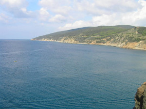 La costa verso Populonia-Baratti vista da Punta Falcone, Salivoli, Piombino, Livorno. Author and Copyright Marco Ramerini