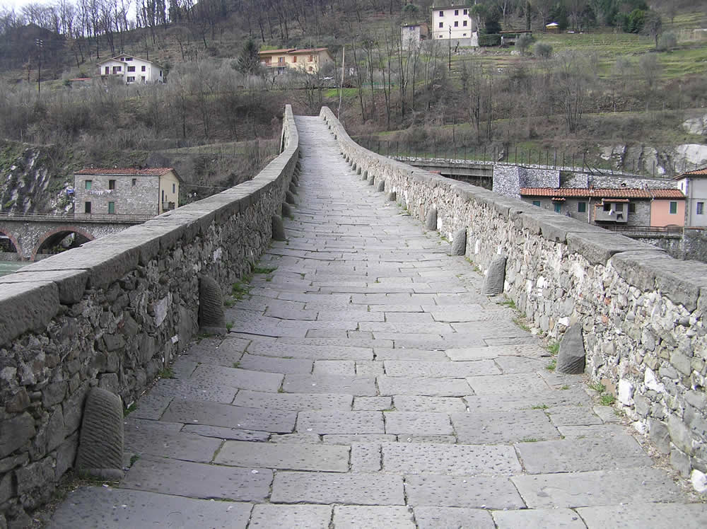 Ponte del Diavolo (Devil's Bridge) or Ponte della Maddalena (Magdalene's Bridge), Borgo a Mozzano, Lucca. Author and Copyright Marco Ramerini