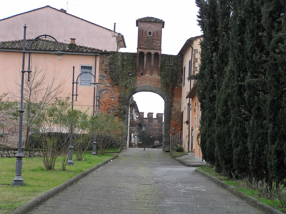 Porta Pesciatina o Porta Mariani, Altopascio, Lucca. Author and Copyright Marco Ramerini.
