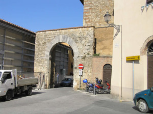 Porta dell'Abbondanza (lato esterno), Massa Marittima, Grosseto. Author and Copyright Marco Ramerini