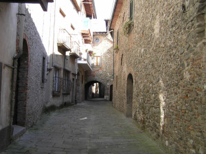 Una via caratteristica, Borgo a Mozzano, Lucca. Author and Copyright Marco Ramerini