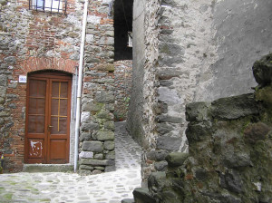 Vicolo del borgo di Ghivizzano, Coreglia Antelminelli, Lucca.. Author and Copyright Marco Ramerini