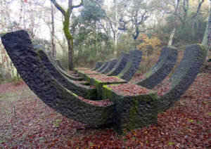 The keel - Kemal Tufan - Turchia. Parco Sculture del Chianti, Pievasciata, Siena. Author and Copyright Parco Sculture del Chianti