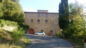 La grande casa colonica sulla salita che da Bagnano porta a San Donnino. Autore Marco Ramerini