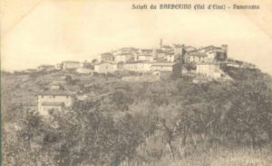 Cartolina di Barberino Val d'Elsa con la vecchia disposizione della chiesa