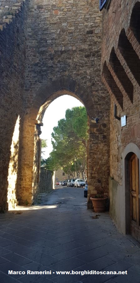 La Porta Senese, Barberino Val d'Elsa. Autore e Copyright Marco Ramerini