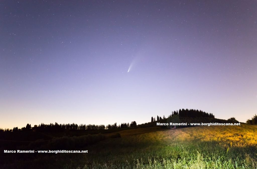 La cometa Neowise e la campagna attorno a Barberino Val d'Elsa. Autore e Copyright Marco Ramerini