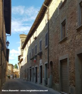 La via centrale di Barberino Val d'Elsa. Autore e Copyright Marco Ramerini.