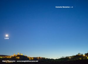 San Gimignano, la cometa Neowise e la Luna. Autore e Copyright Marco Ramerini