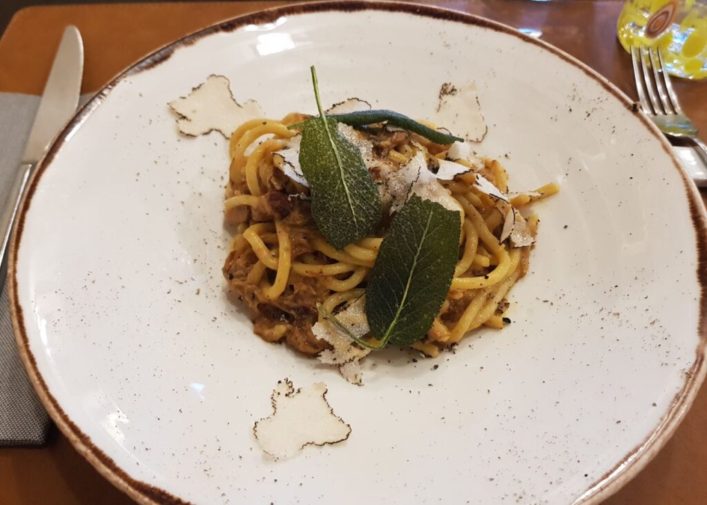 Pici al ragù di cinta senese, salvia fritta e tartufo, Ristorante Pizzeria Triocco