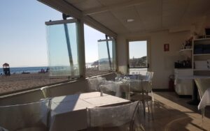 La vista sulla spiaggia dal Ristorante Pizzeria napoletana da Giacomino a Castiglione della Pescaia